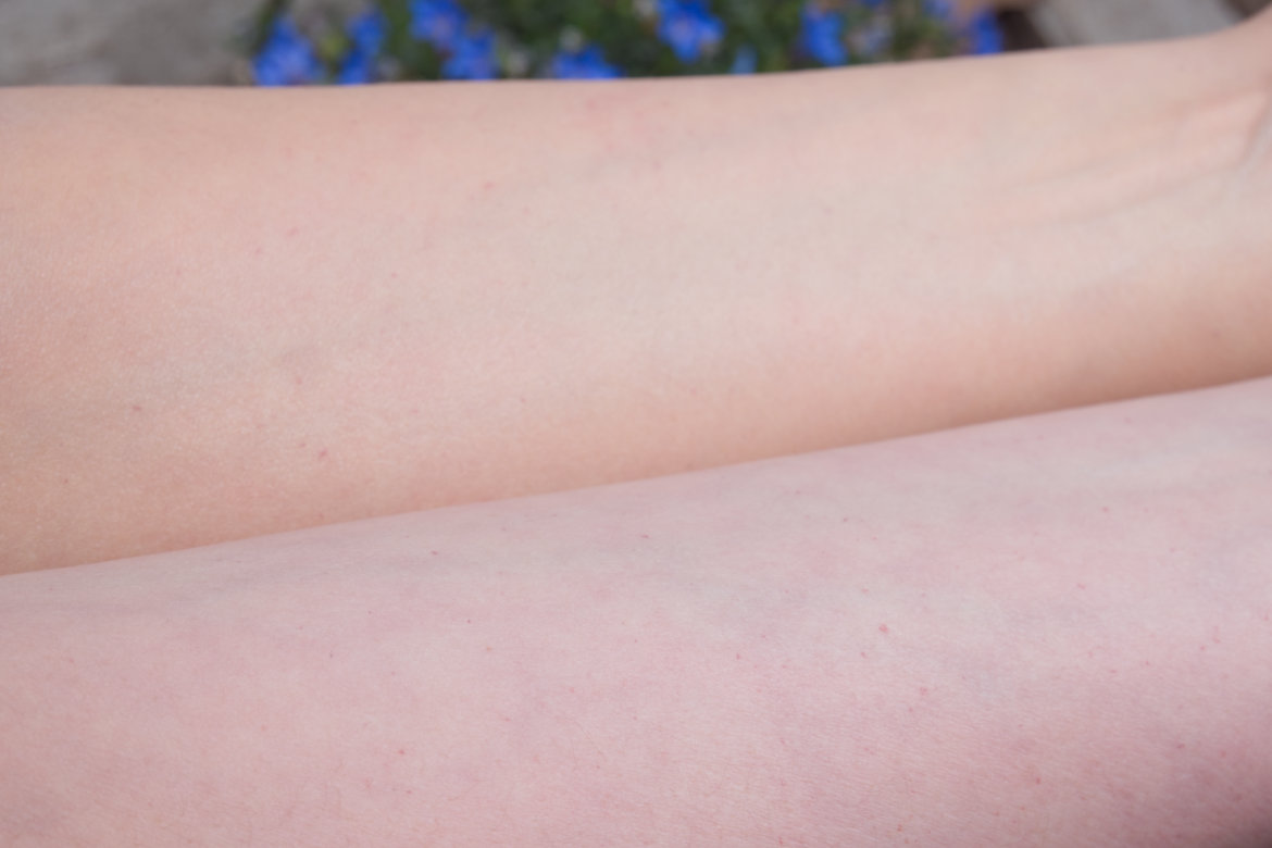 Bovenste arm: Bio SPF 50+ Getinte zonnebrandcrème / hypoallergeen (50g)